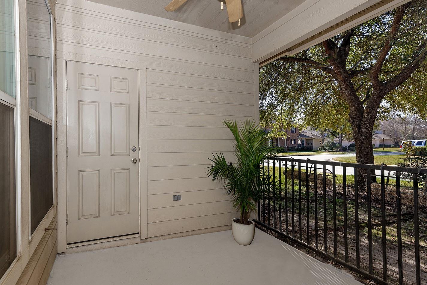 50 E Pipers Green