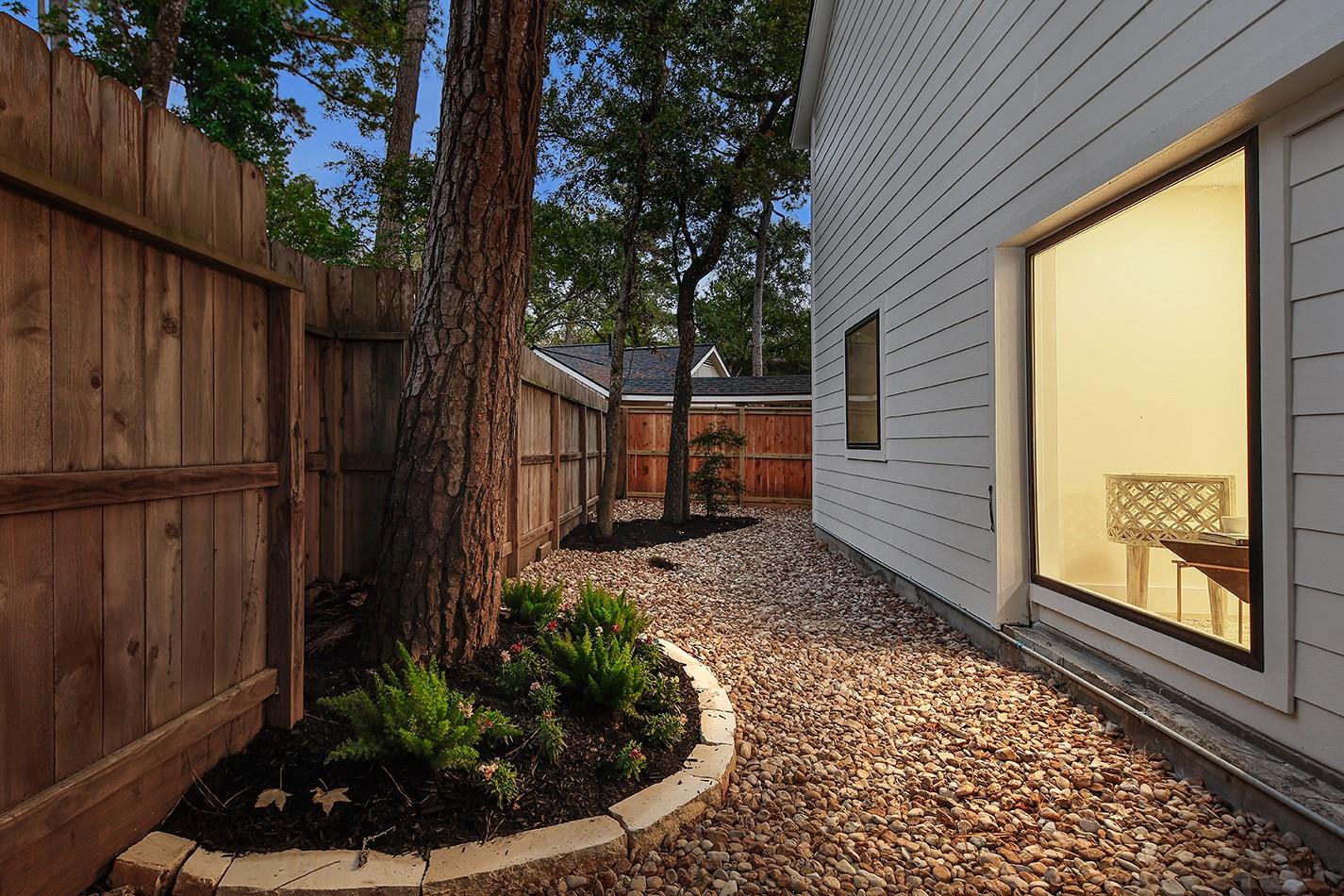 16 Crinkleroot Court