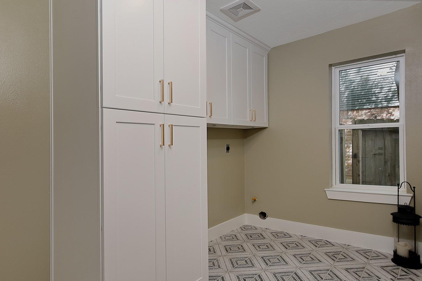 16 Crinkleroot Court