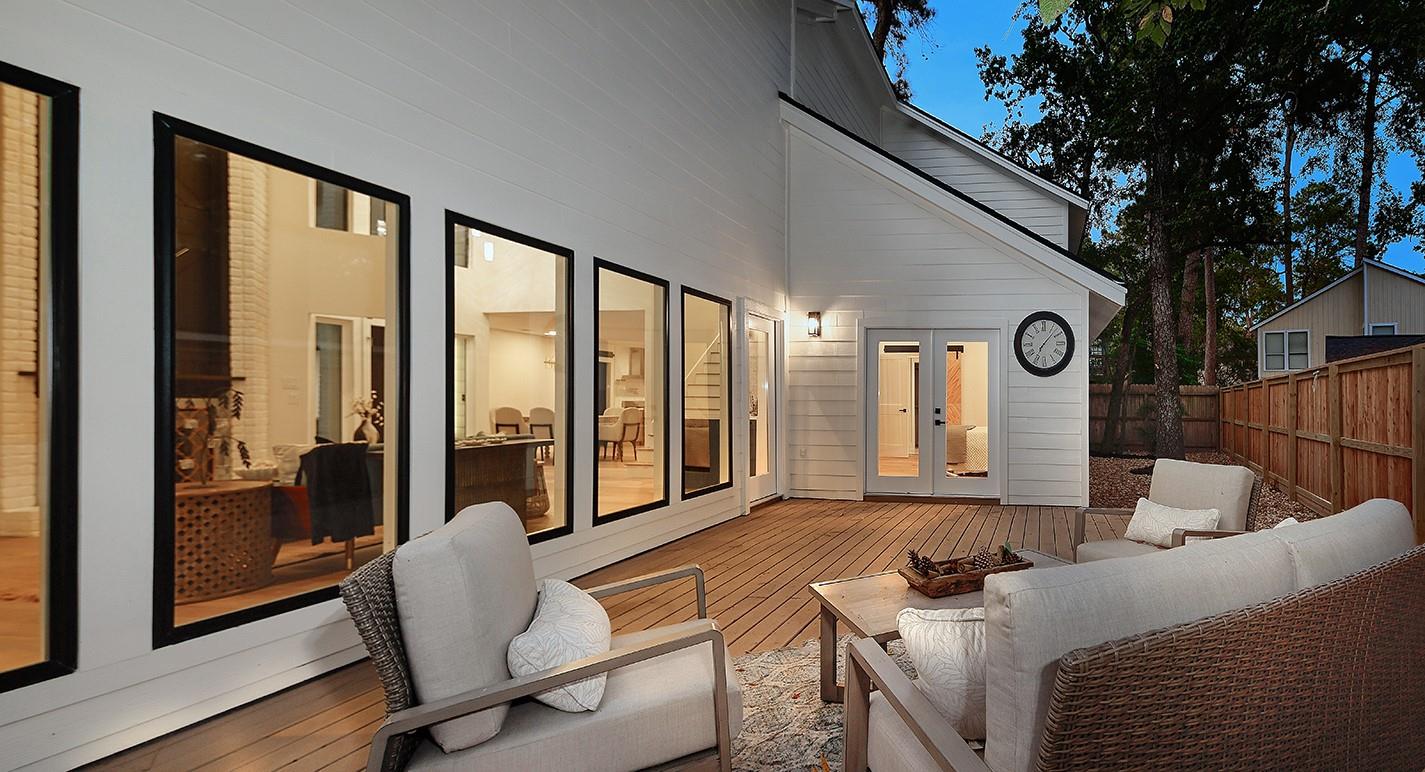 16 Crinkleroot Court