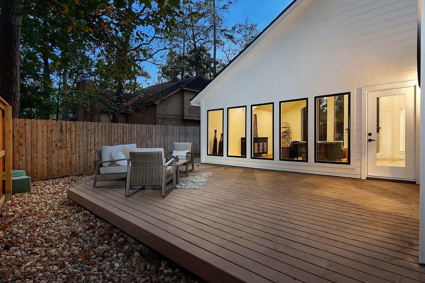 16 Crinkleroot Court