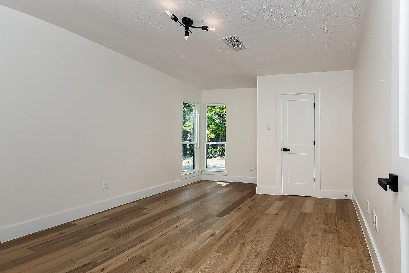 16 Crinkleroot Court