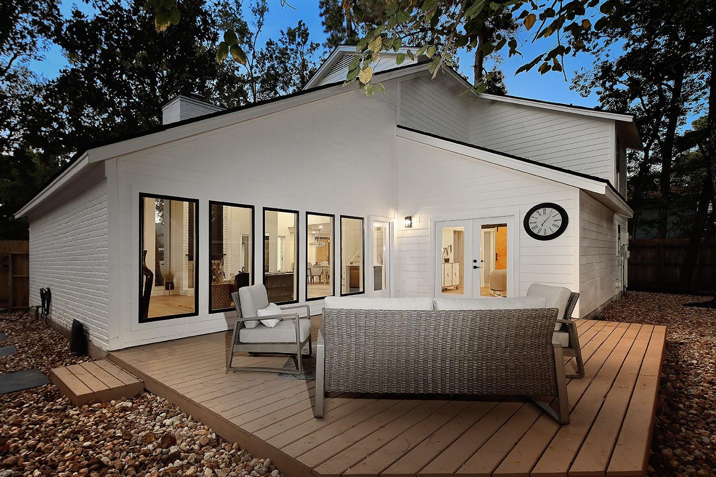 16 Crinkleroot Court