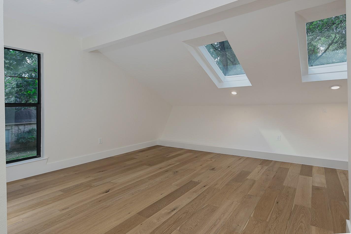 16 Crinkleroot Court