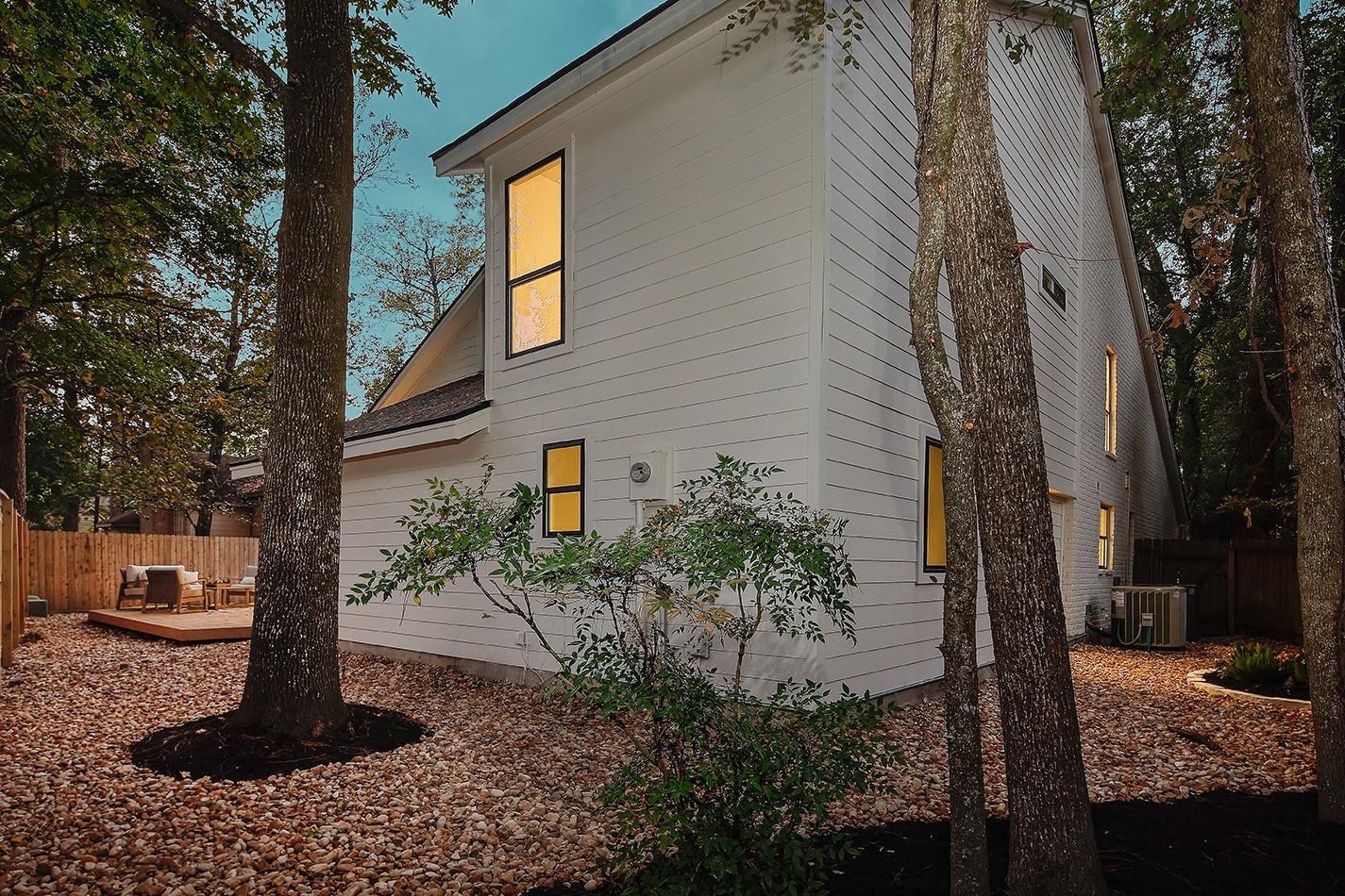 16 Crinkleroot Court