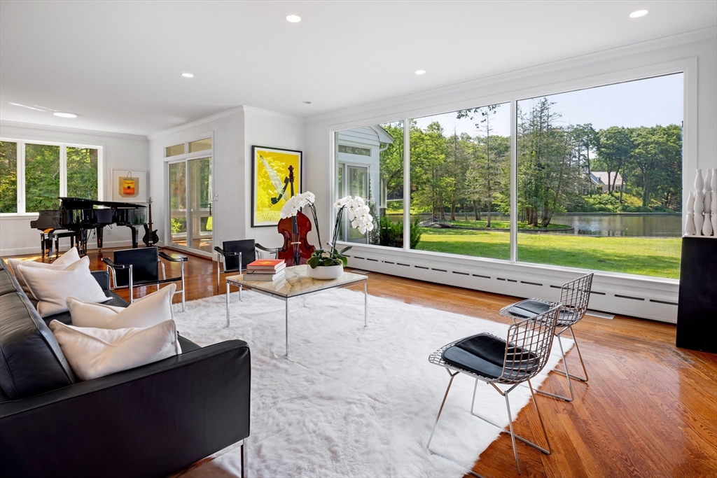 Light-Filled Private Weston Oasis