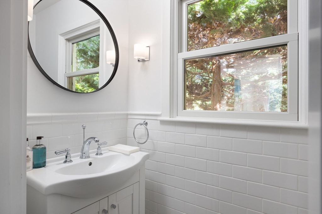 Light-Filled Private Weston Oasis
