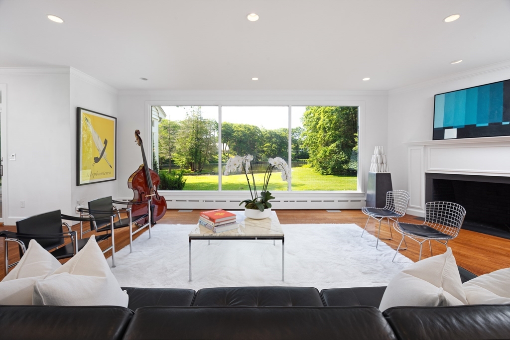 Light-Filled Private Weston Oasis