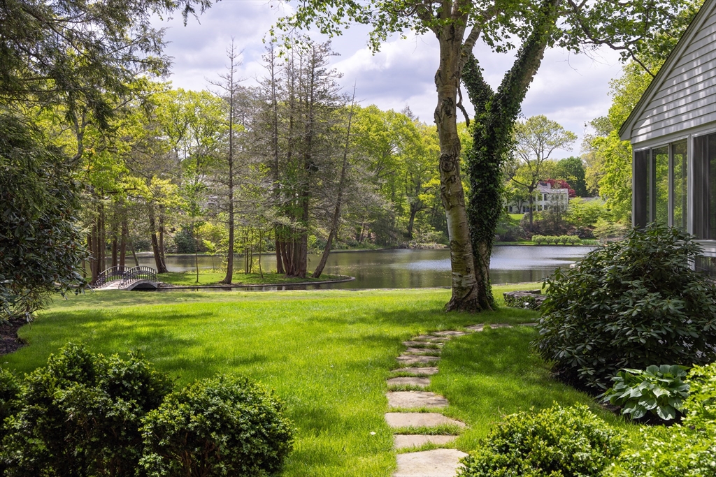 Light-Filled Private Weston Oasis