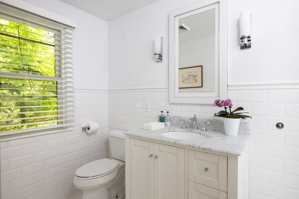 Light-Filled Private Weston Oasis