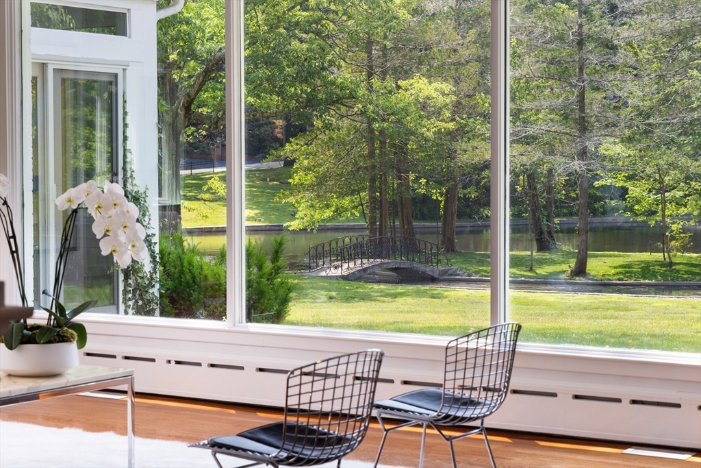Light-Filled Private Weston Oasis