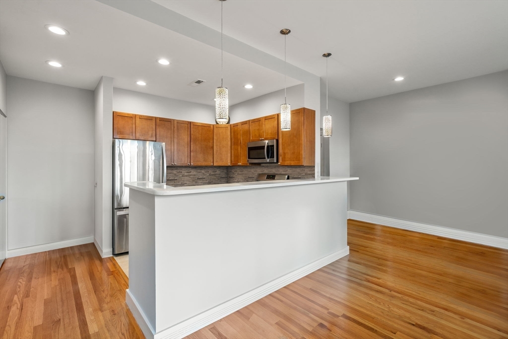 9 Harcourt # 402A
