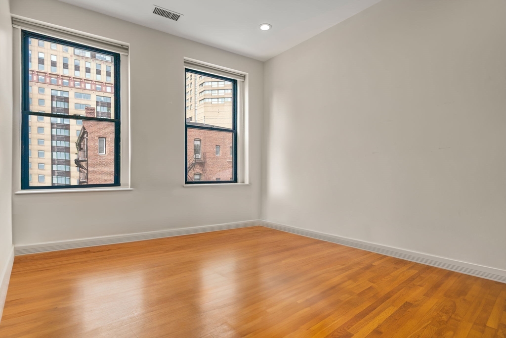 9 Harcourt # 402A