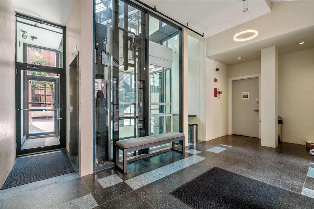9 Harcourt # 402A
