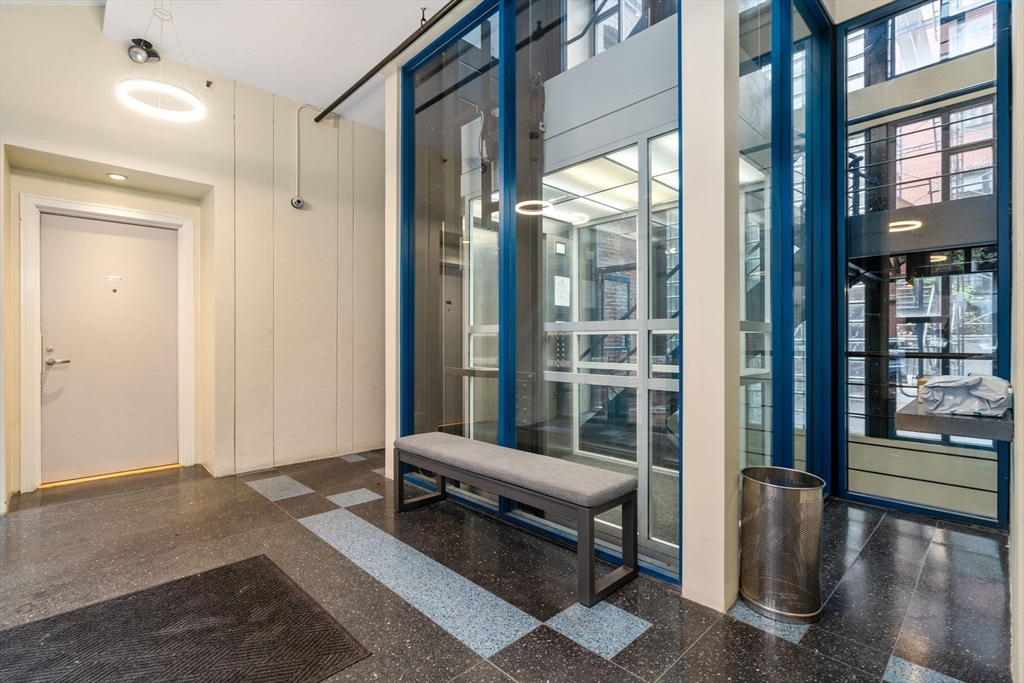 9 Harcourt # 402A