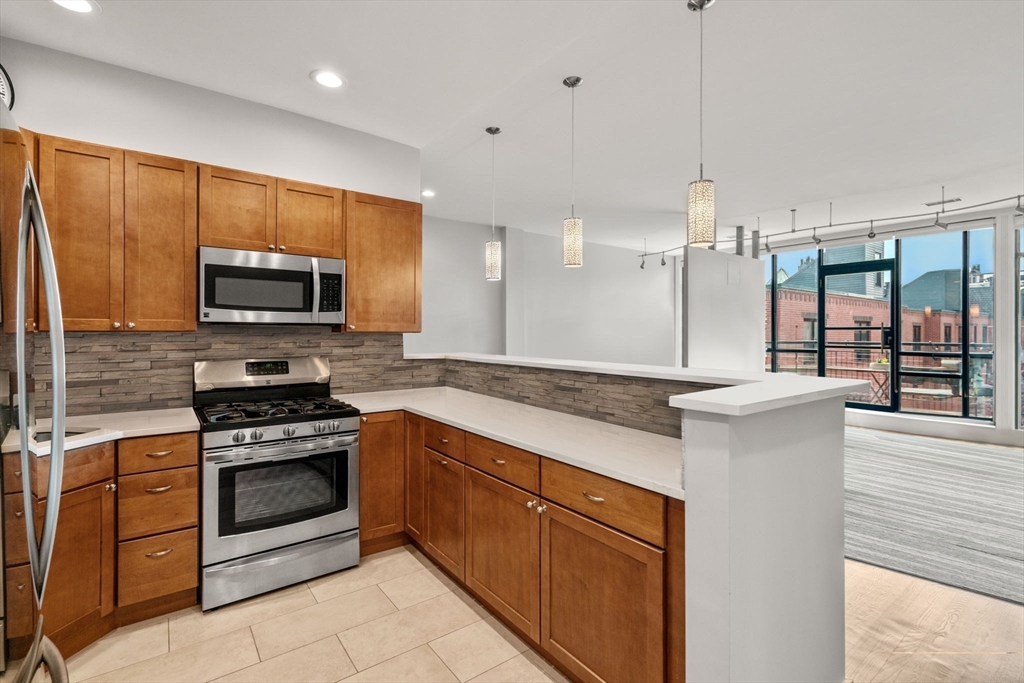 9 Harcourt # 402A