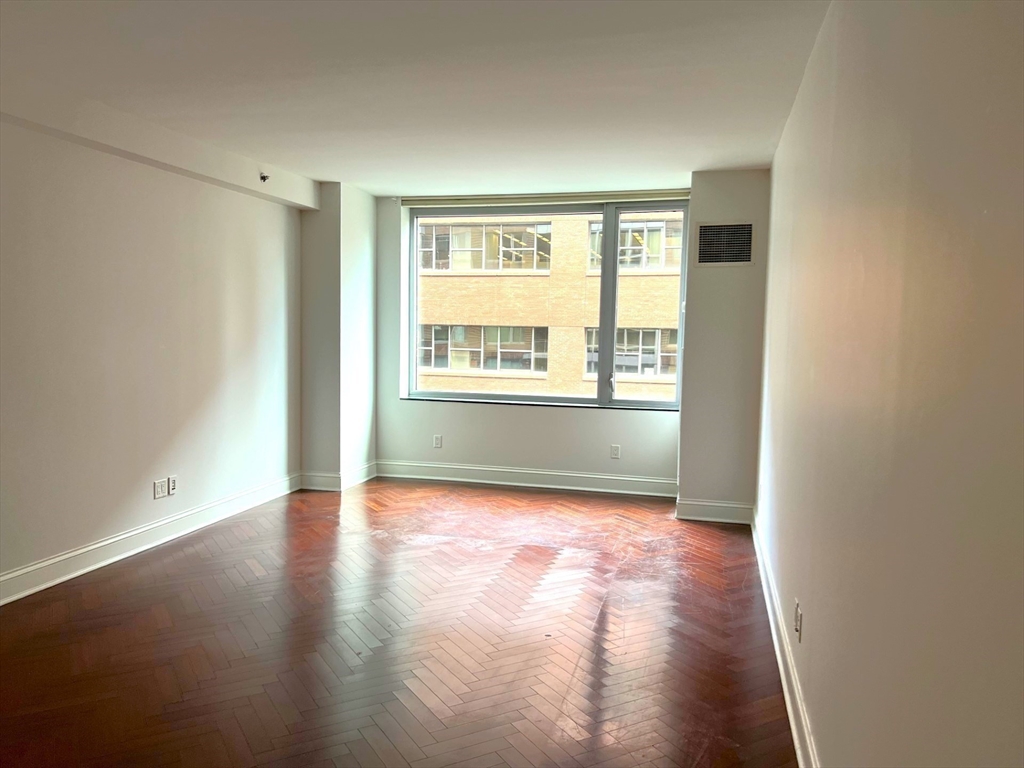 1 Charles St South # 603