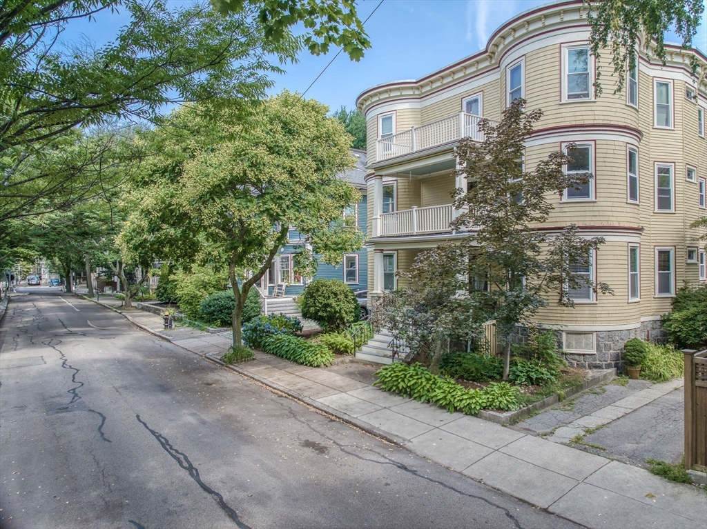 11 Trescott St # 2