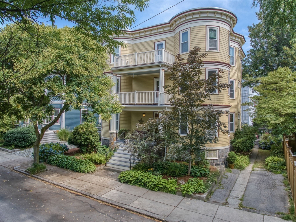 11 Trescott St # 2