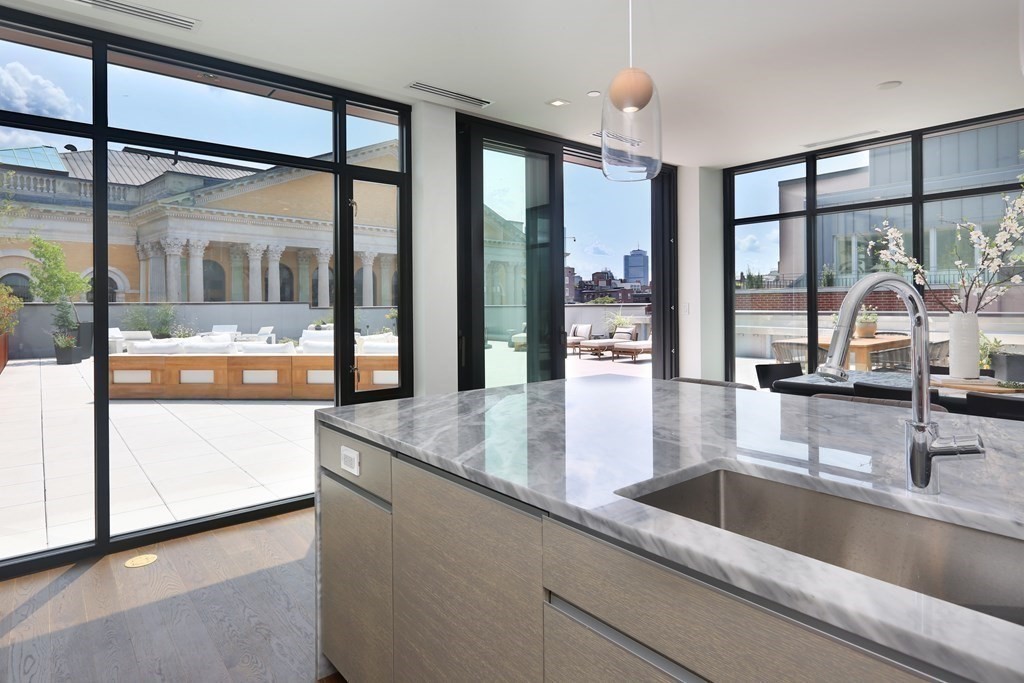 45 Temple St Unit: PH3