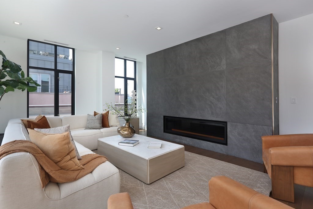 45 Temple St Unit: PH3
