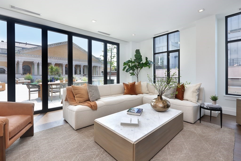 45 Temple St Unit: PH3