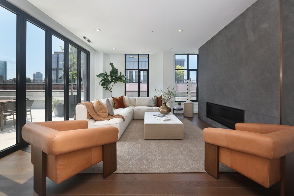 45 Temple St Unit: PH3
