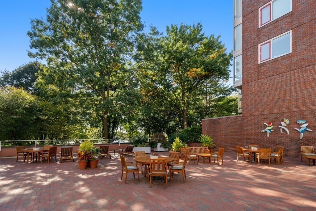975 Memorial Drive # 609