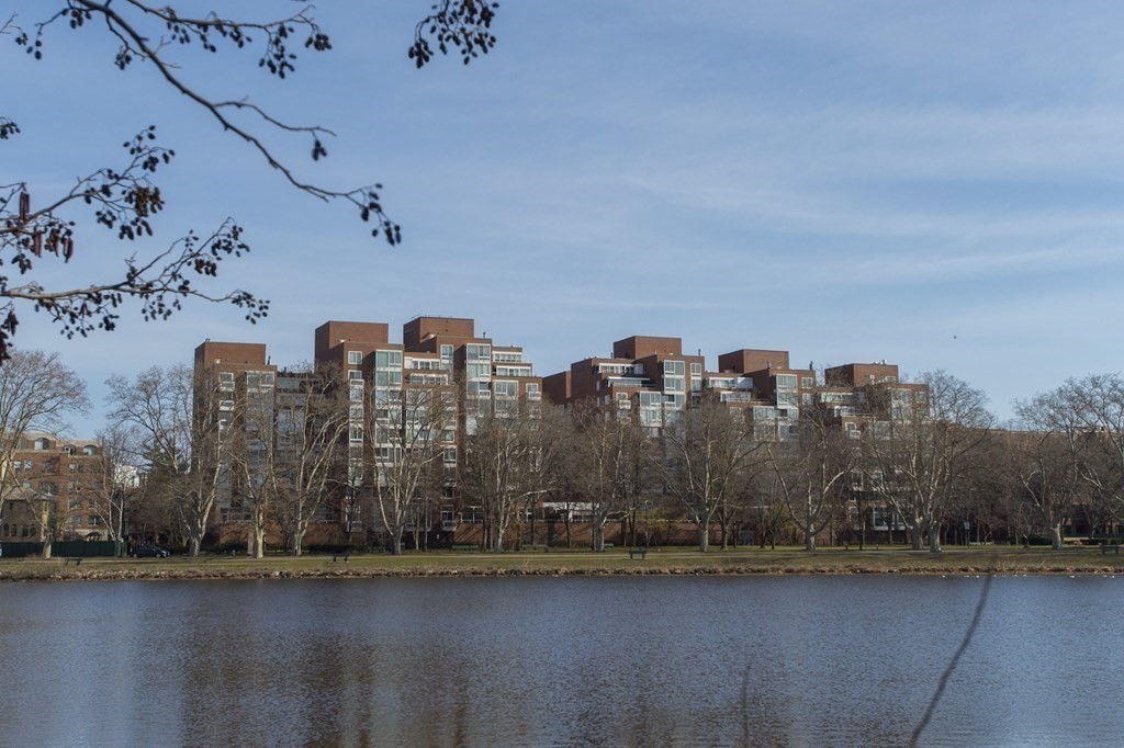 975 Memorial Drive # 609
