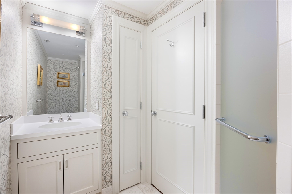 2 Commonwealth Ave # 11E
