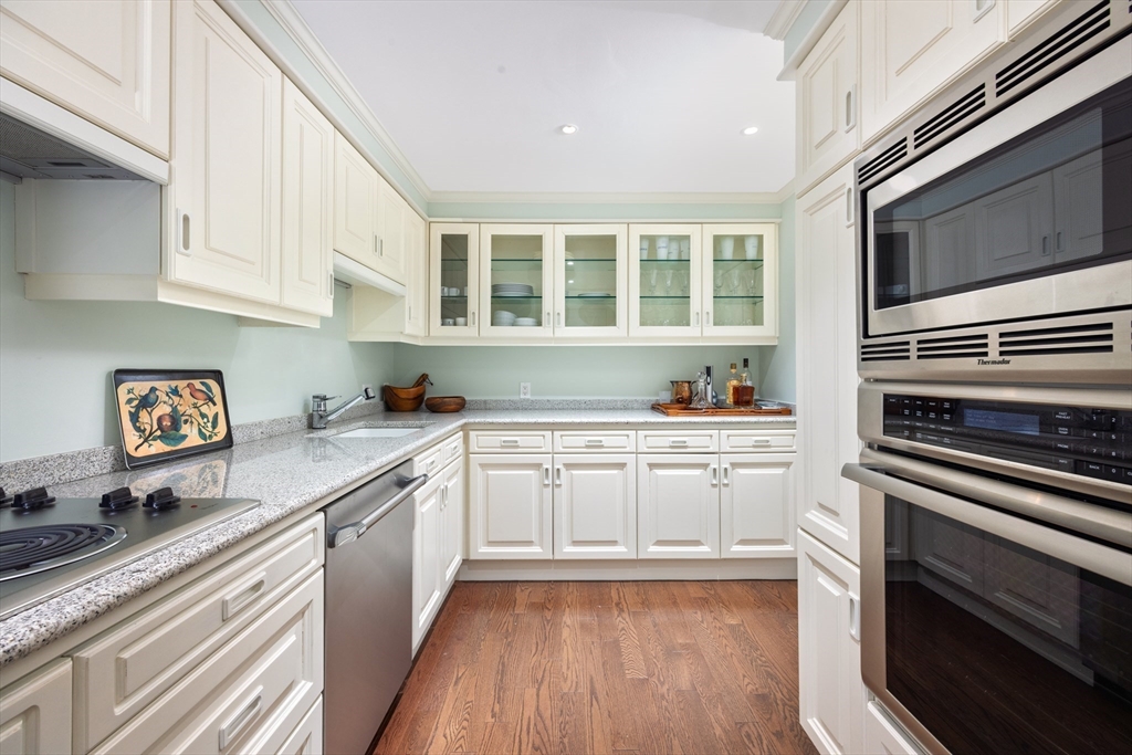 2 Commonwealth Ave # 11E