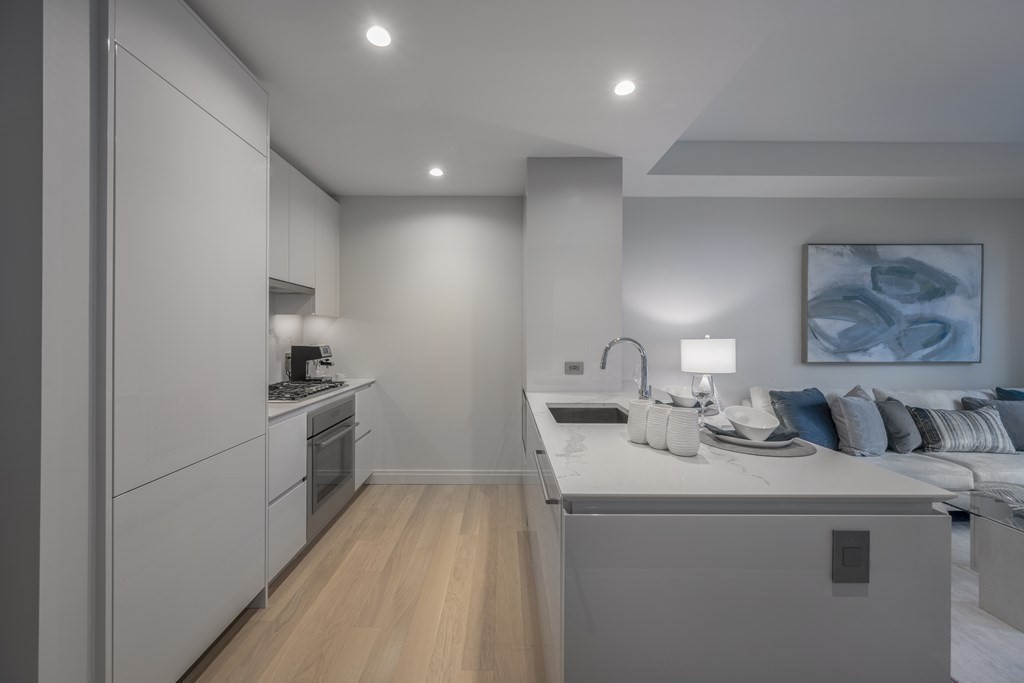 135 Seaport Blvd # 1516