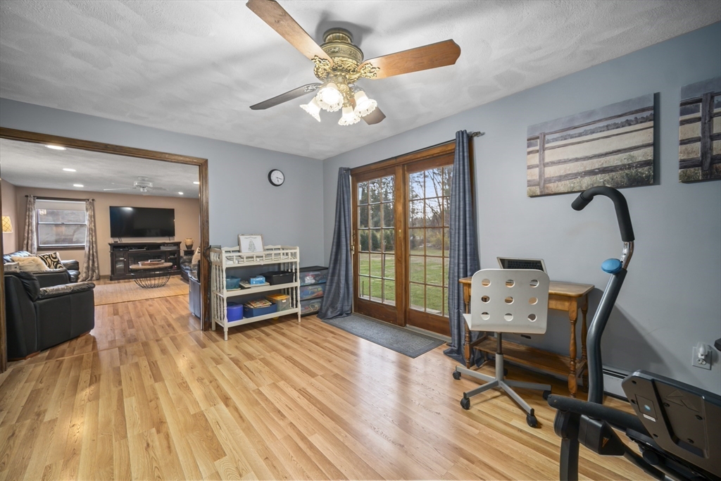 17 Wagonwheel Rd