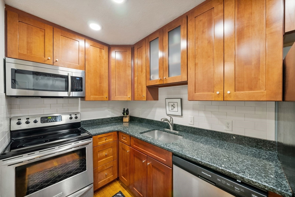 3 Appleton St # 202