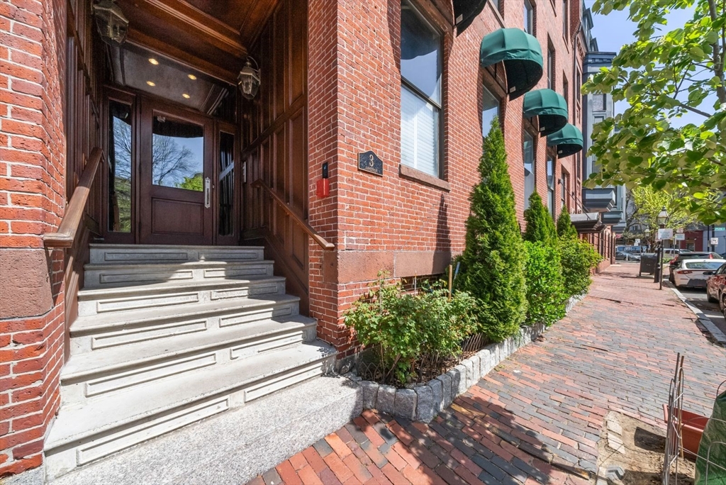 3 Appleton St # 202
