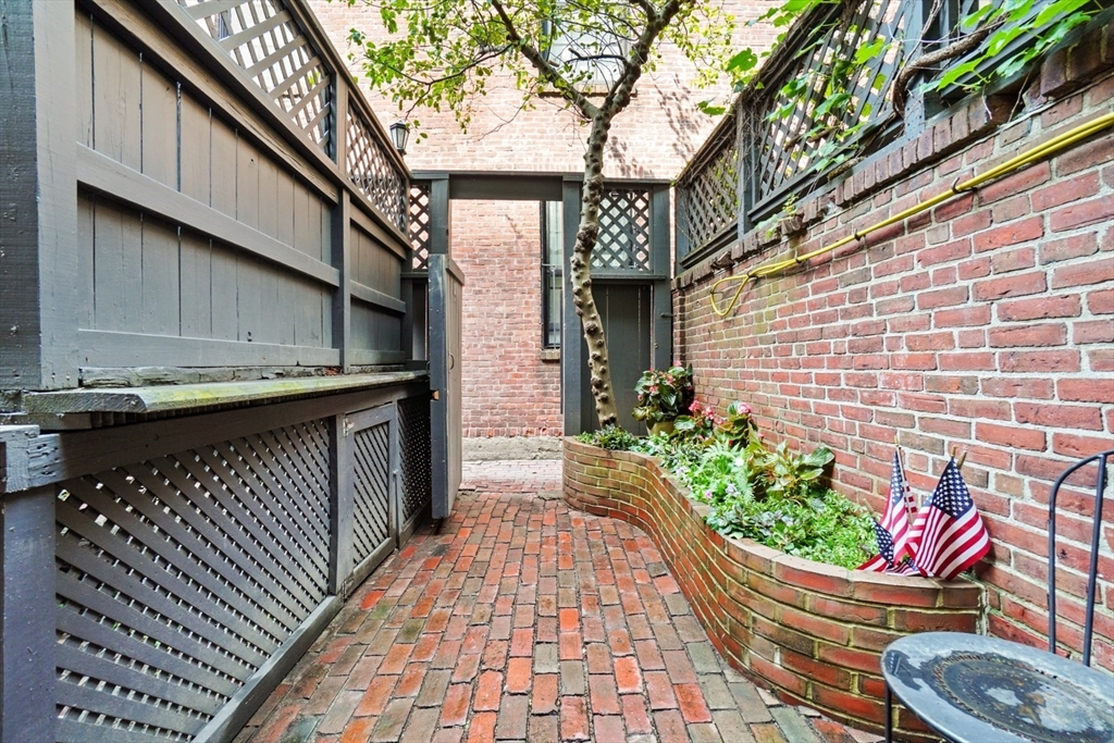 31 Hereford Street # A