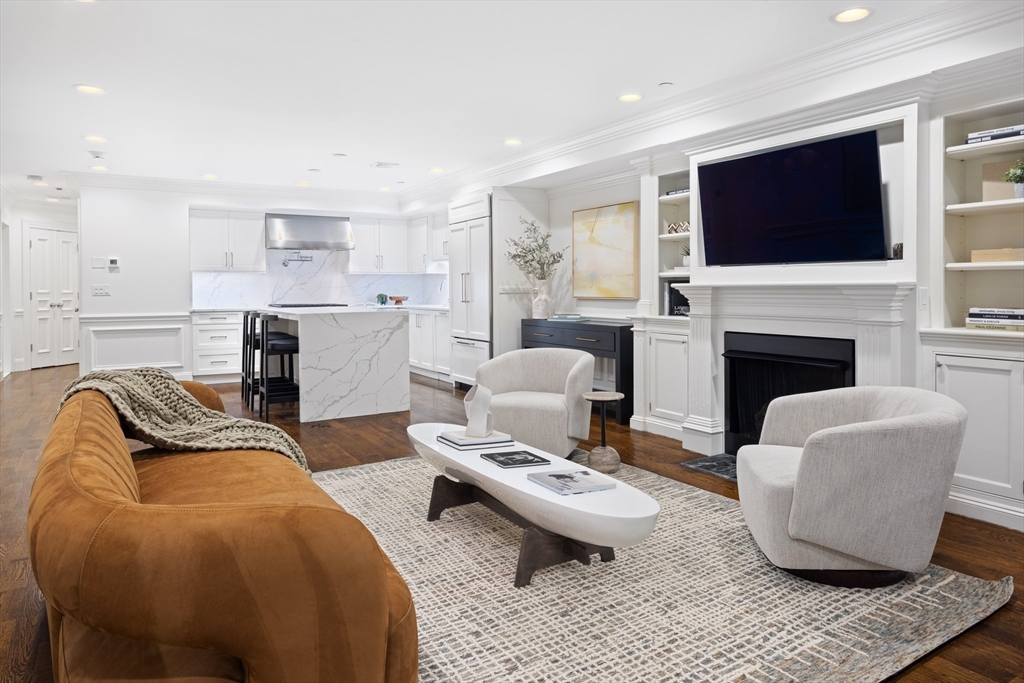 329 Commonwealth Ave Unit: One