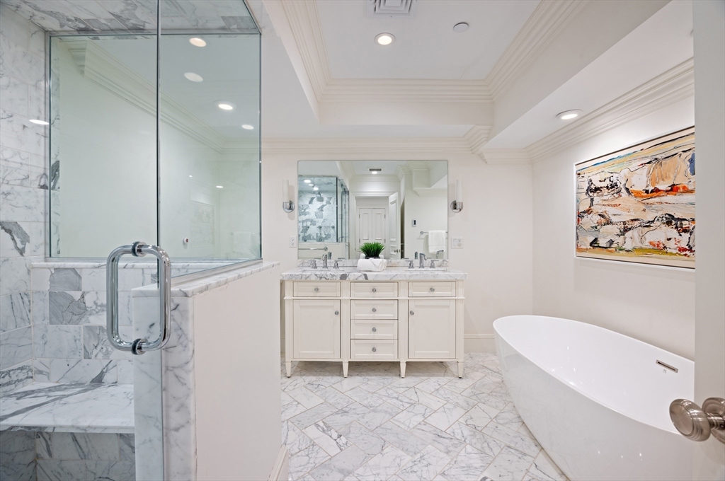 329 Commonwealth Ave Unit: One
