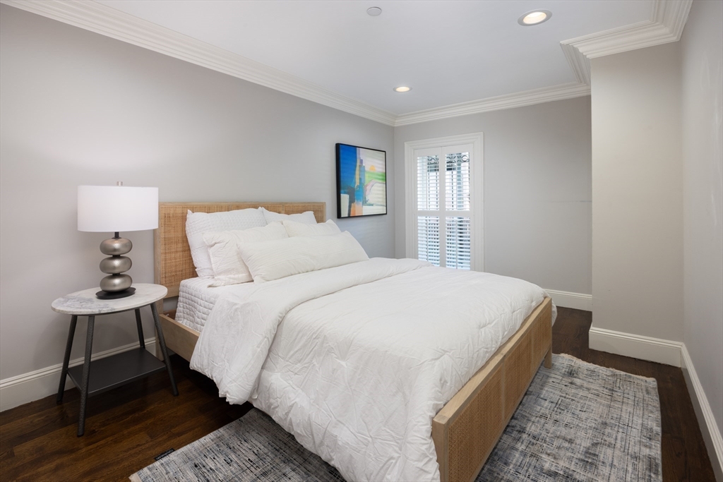 329 Commonwealth Ave Unit: One