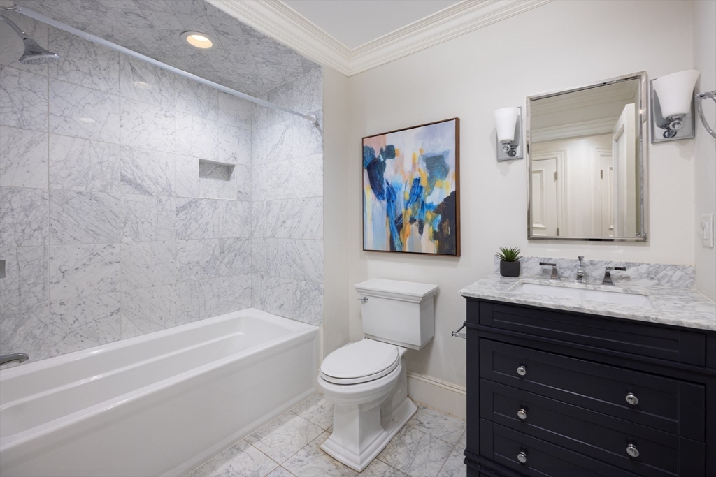 329 Commonwealth Ave Unit: One