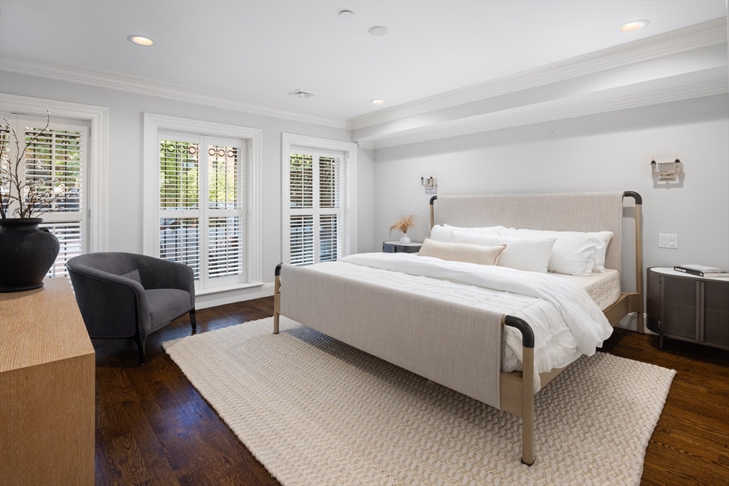 329 Commonwealth Ave Unit: One