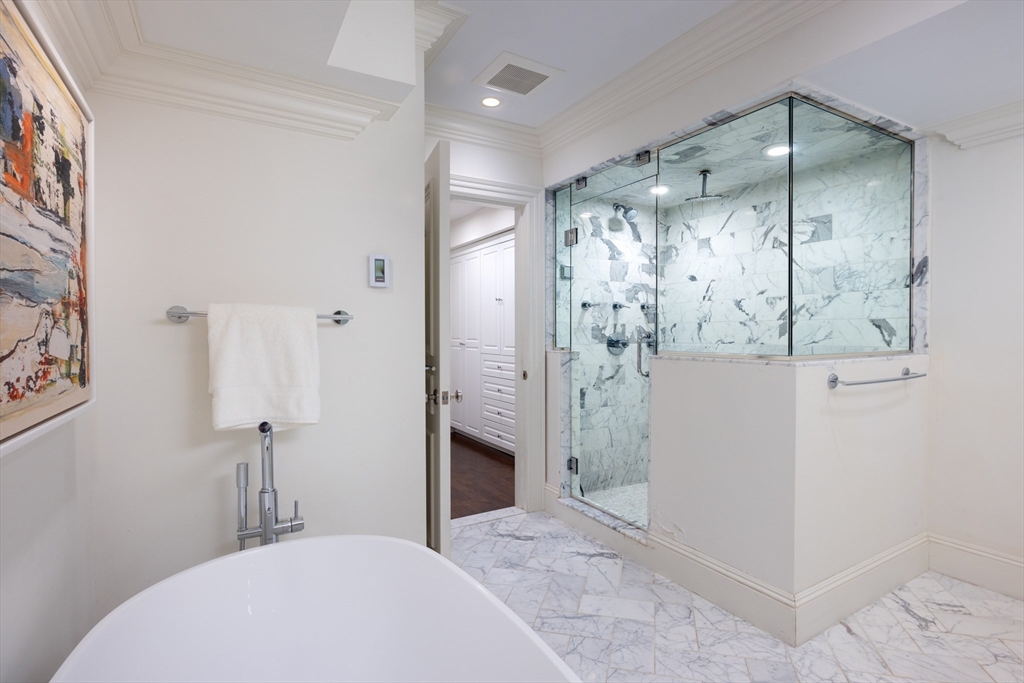 329 Commonwealth Ave Unit: One