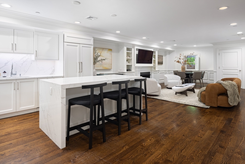 329 Commonwealth Ave Unit: One