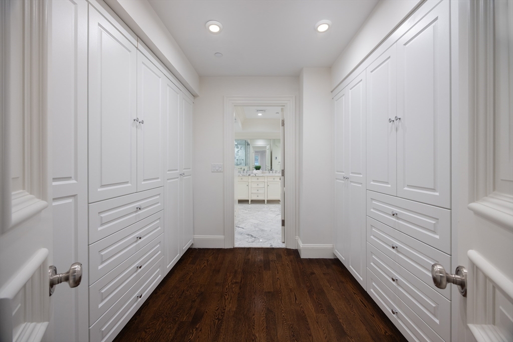 329 Commonwealth Ave Unit: One