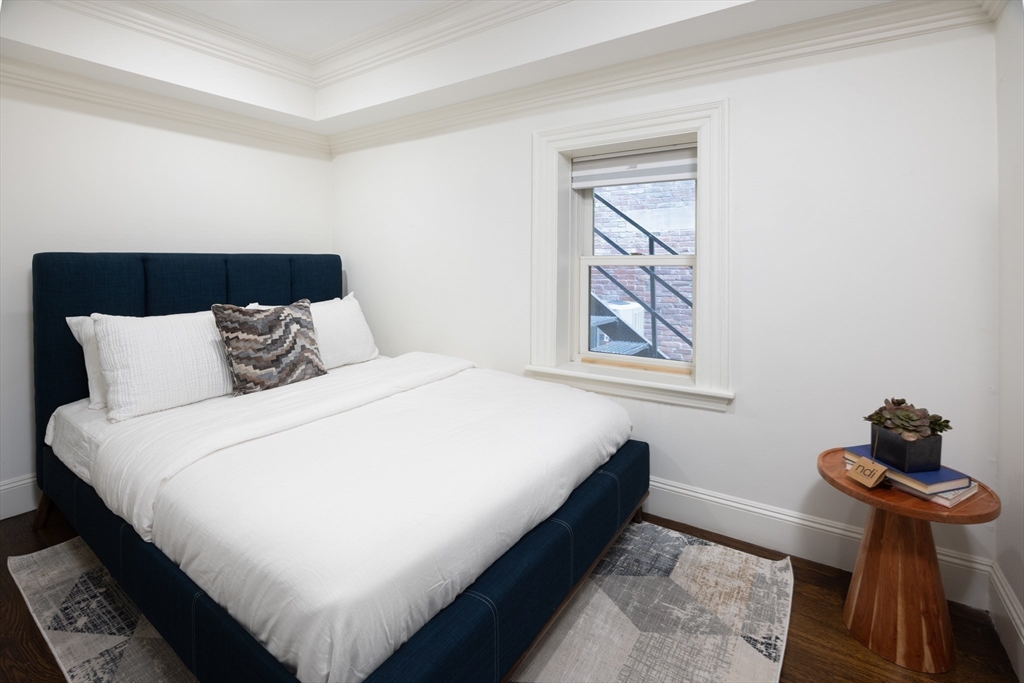 329 Commonwealth Ave Unit: One