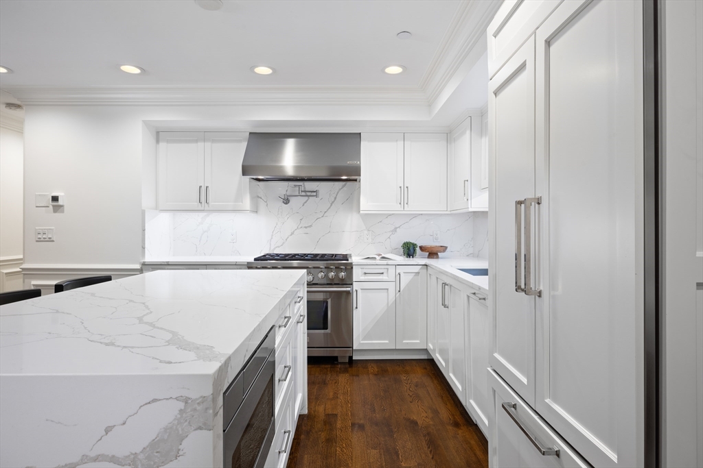 329 Commonwealth Ave Unit: One