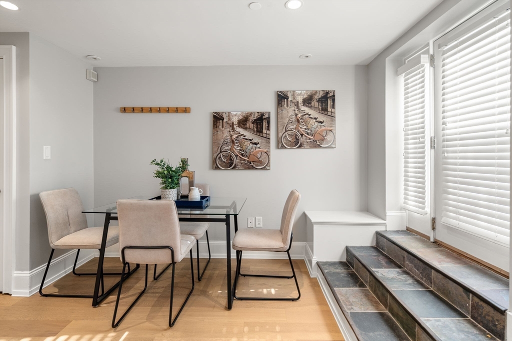 8 Concord Sq # 1