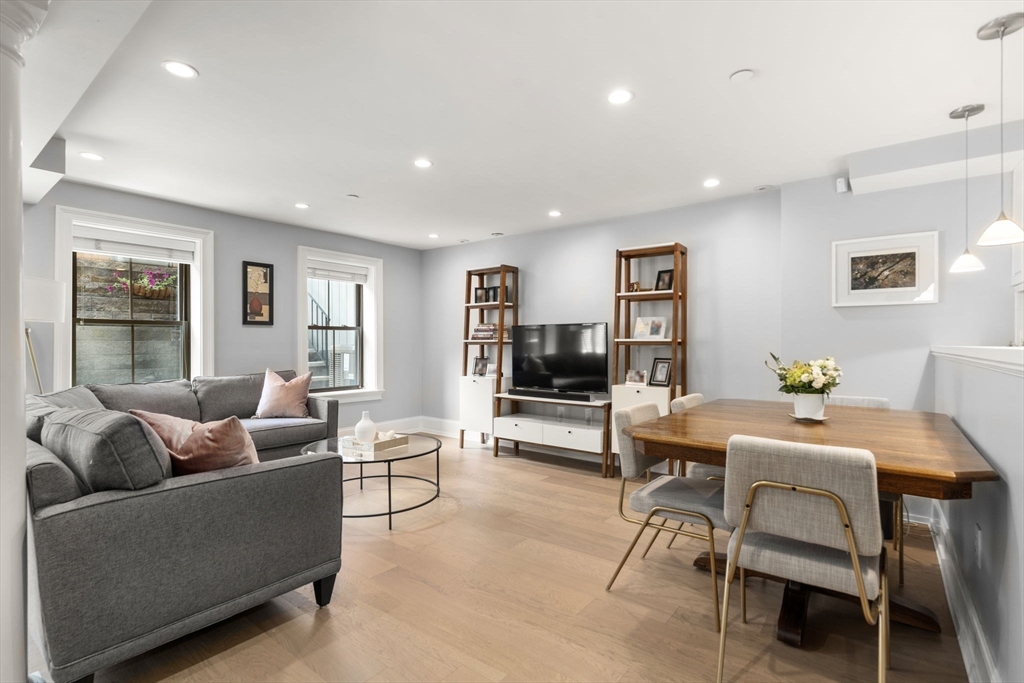 8 Concord Sq # 1