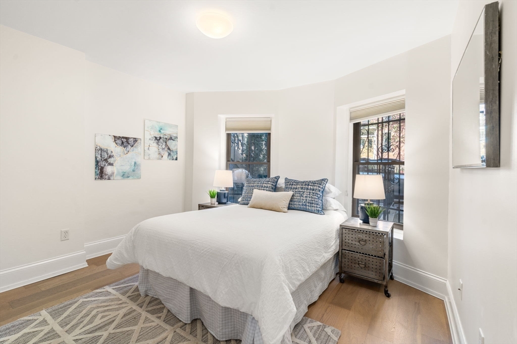 8 Concord Sq # 1