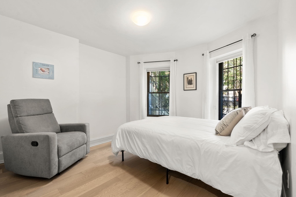8 Concord Sq # 1